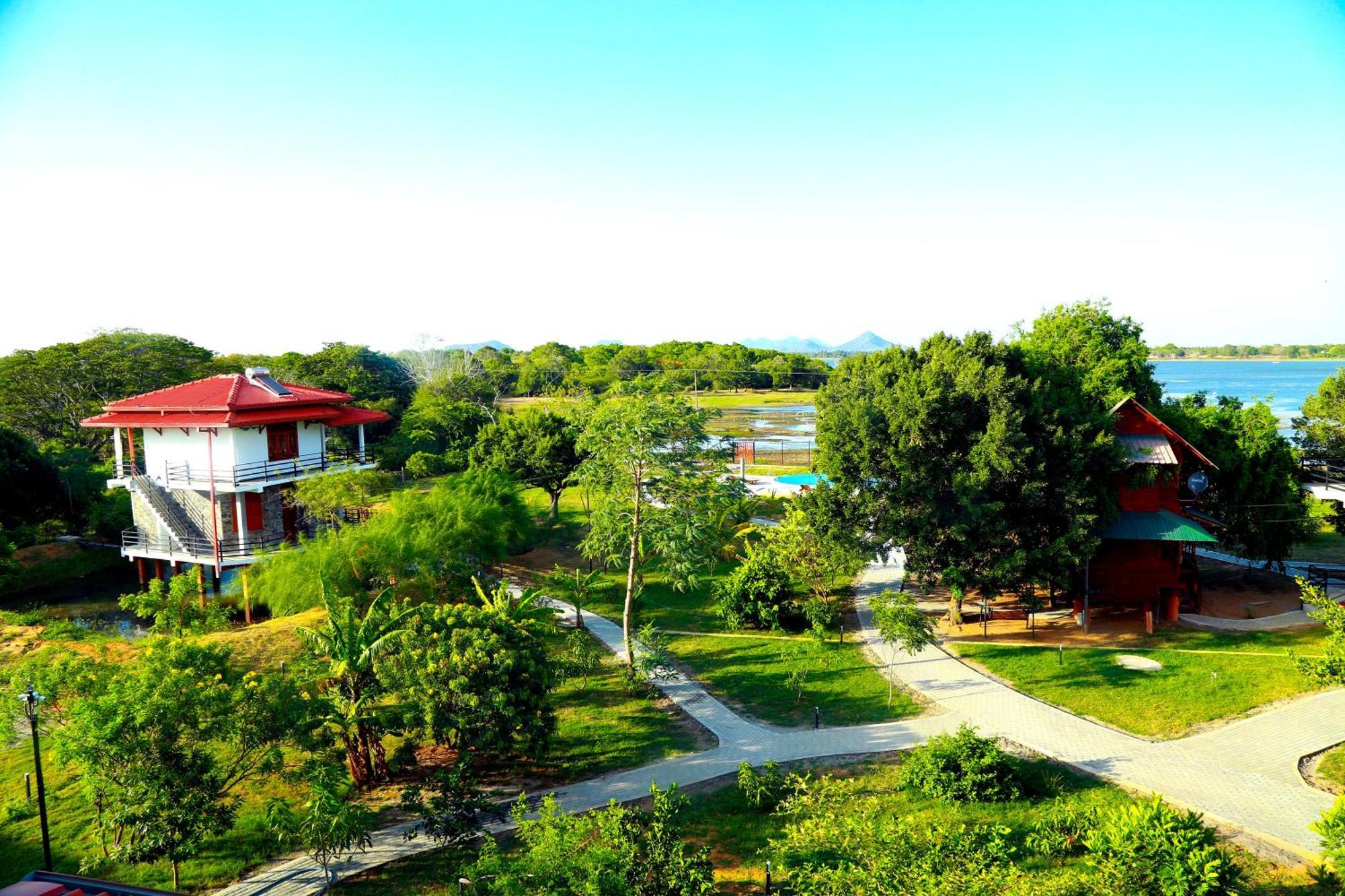 Lake Villa Resort Tissamaharama Exterior foto