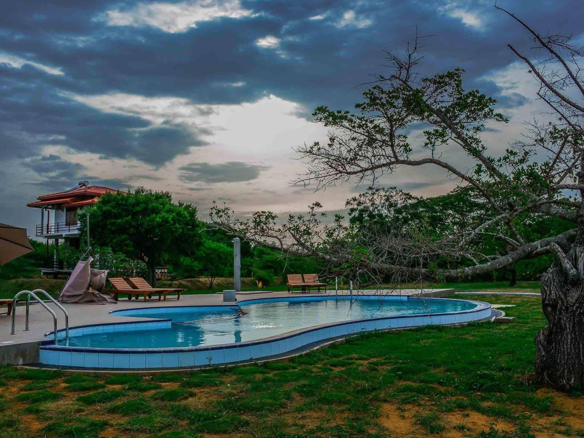Lake Villa Resort Tissamaharama Exterior foto